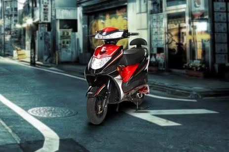 Ujaas eZY scooter under 30000